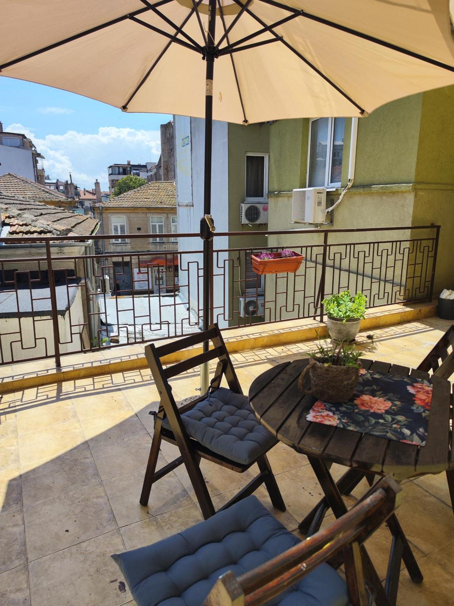 Art Apartment Kiril And Metodi Square Burgas Bilik gambar