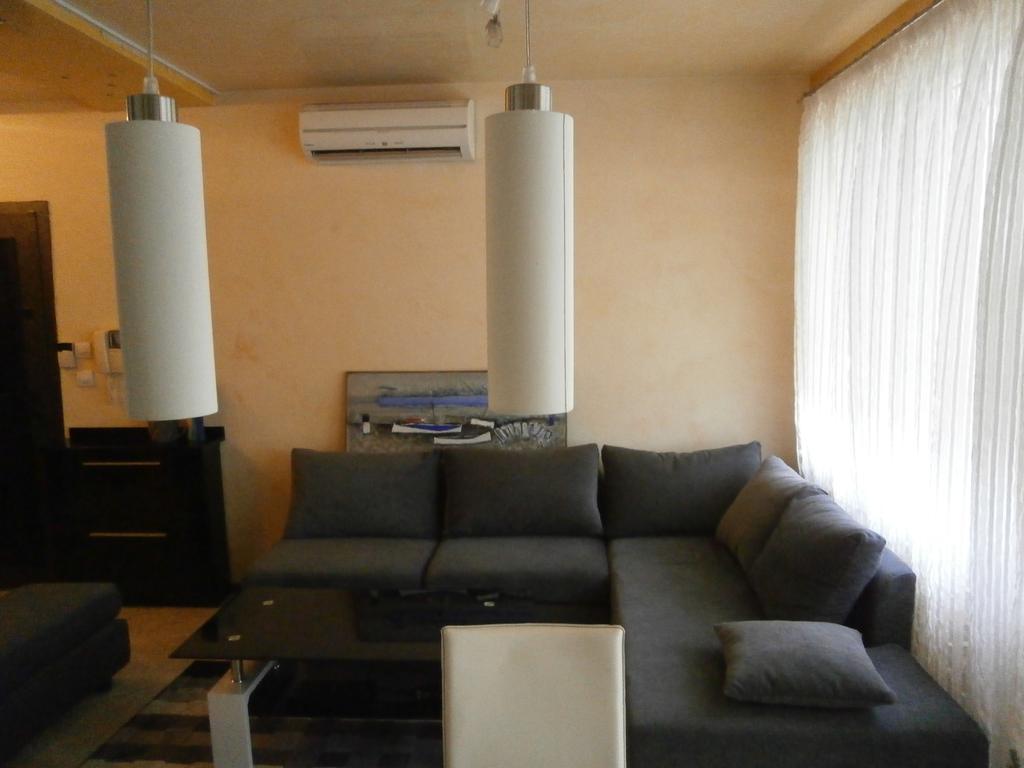 Art Apartment Kiril And Metodi Square Burgas Bilik gambar