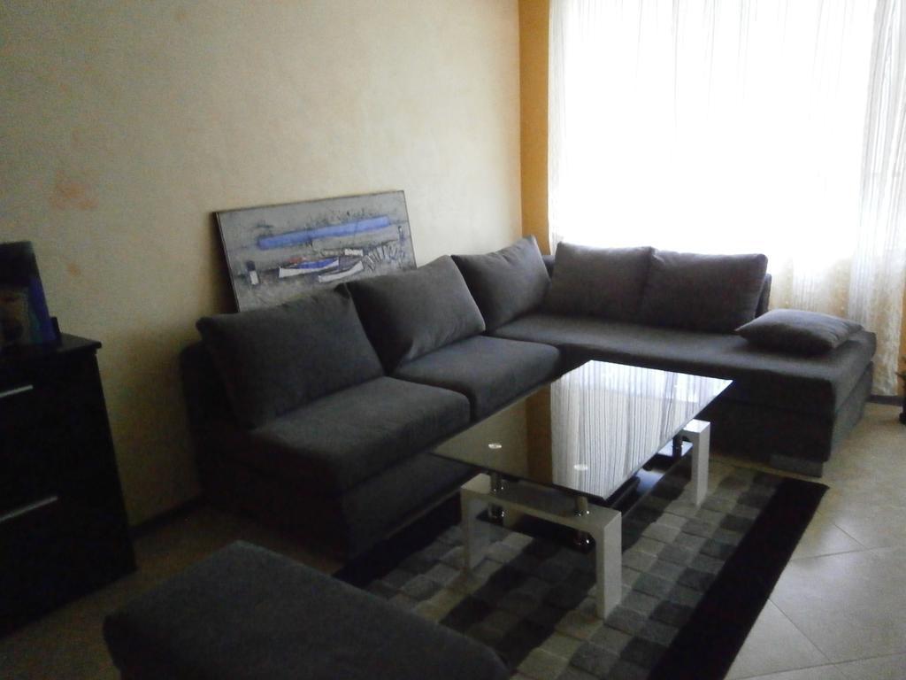 Art Apartment Kiril And Metodi Square Burgas Bilik gambar